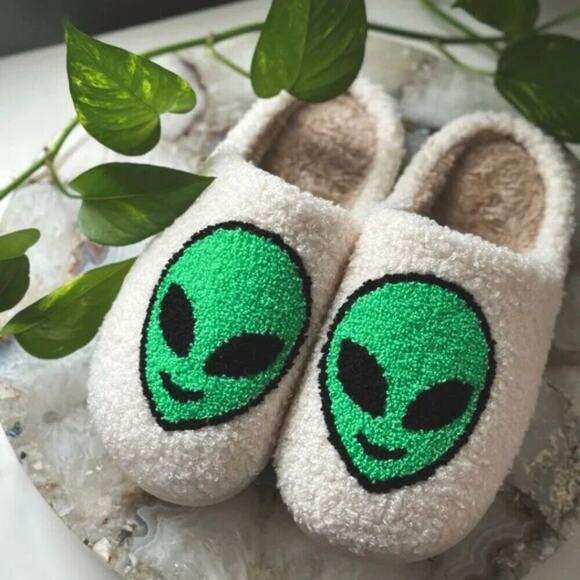 2/$30 NEW Green Alien Face Slippers - Picture 1 of 8